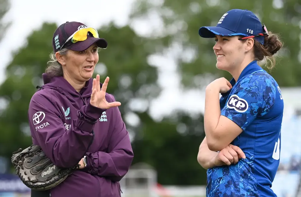 Charlotte_Edwards_Nat_Sciver_Brunt-1000x1000-1 🏏 ENG-W vs IND-W: Linsey Smith की सिर पर लगी गंभीर चोट, Twitter पर फैन्स को लगा झटका